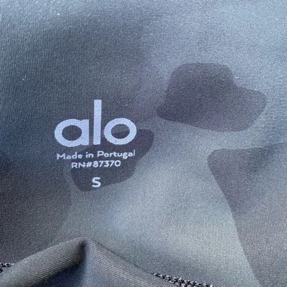 ALO High Waist Vapor Legging in Black & Camouflage Small - Picture 4 of 6